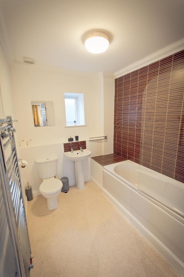 Top View 2 Bedroom Apartments Plymouth Exterior photo