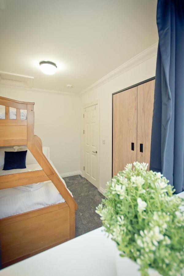 Top View 2 Bedroom Apartments Plymouth Exterior photo